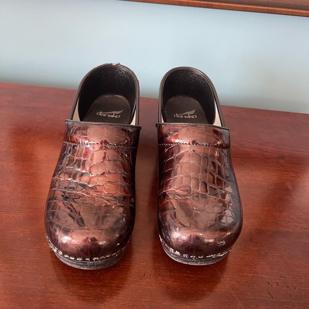 Dansko Women Size 41 (10.5/11) Crocodile Pattern Loafers